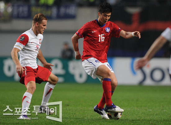 [포토] 기성용 '절대 안빼앗겨'