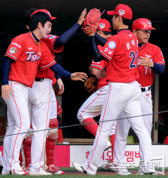 [포토] 윤석민 '8회까지 무실점!'