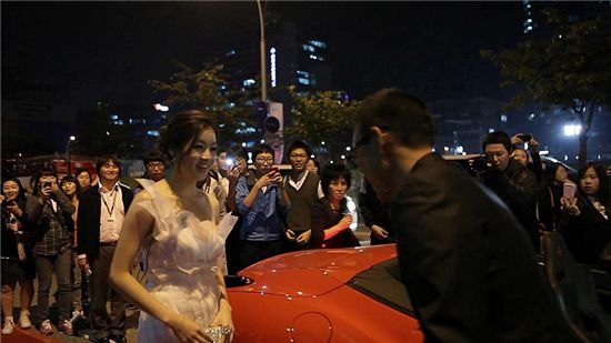 영화 '써니' 女배우, 롱드레스 입고 페라리 탄 사연