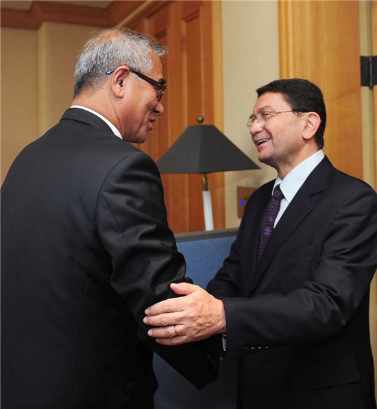 "관광산업 발전-UN 새천년개발목표 달성 함께"