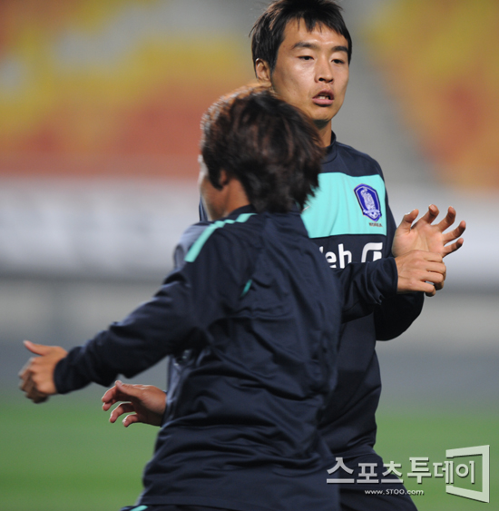 [포토] 이동국 '부딪힐 뻔 했어'