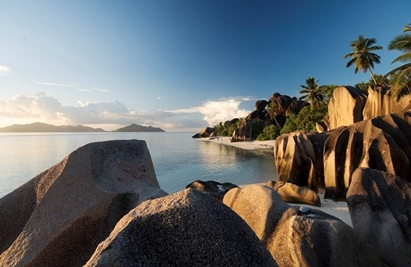 세이셸공화국의 가장 아름다운 섬 가운데 하나인 라 디그 섬 해변의 환상적인 풍광.