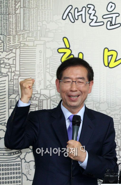 [포토] 주먹 불끈 쥔 박원순 후보