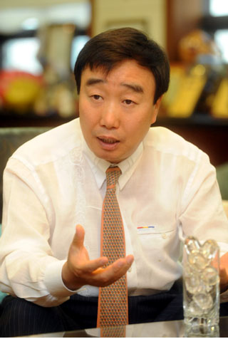 '나이스 휘' 화장품엔 정휘동 회장 철학이 담겼다