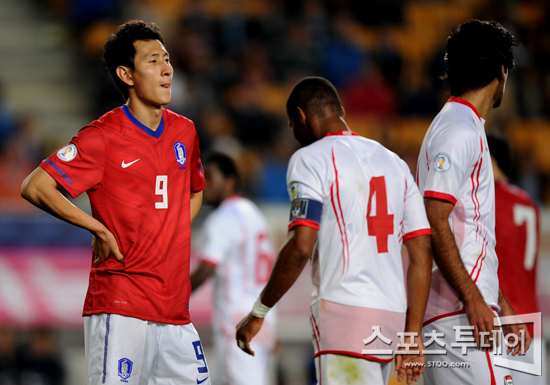 [포토] 지동원 '경기 정말 안풀리네'