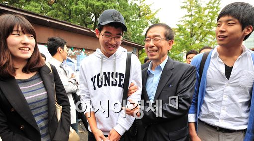 [포토] 박원순, "대학생들은 날 좋아해"