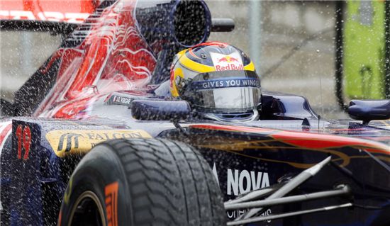 [F1 코리아]빗속을 뚫고 질주하는 마크웨버