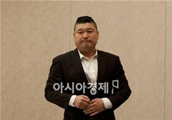 '잠정은퇴' 강호동, 연내 방송복귀 … SM과 전속계약