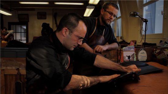 에르메스, 가죽과 실크… 詩가 되다