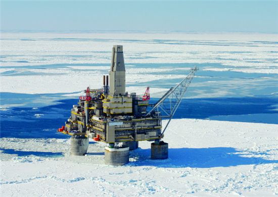 사할린 얼음 바다 위에 세워진 세계 최대 해양플랫폼 'PILTUM-B'