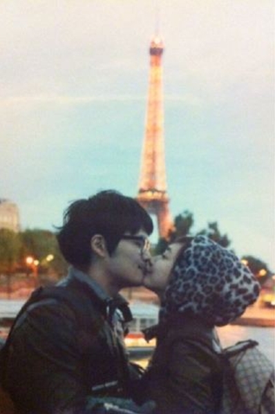 진재영, 남편과 결혼 1주년 '에펠탑 키스샷' 공개…"고마워!"