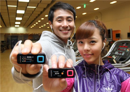 삼성전자가 피트니스 전용 MP3플레이어 F3를 선보였다. 