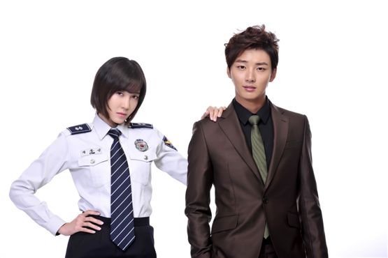Actress E Ji-ah (left) and actor Yoon Si-yoon (right) [MBC]