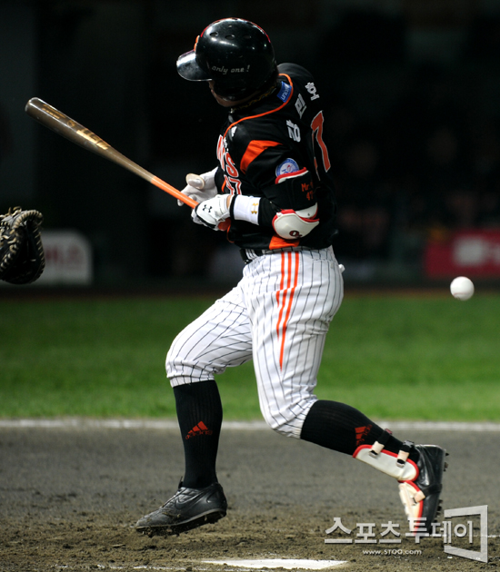 [포토] 강민호 '아프잖아'