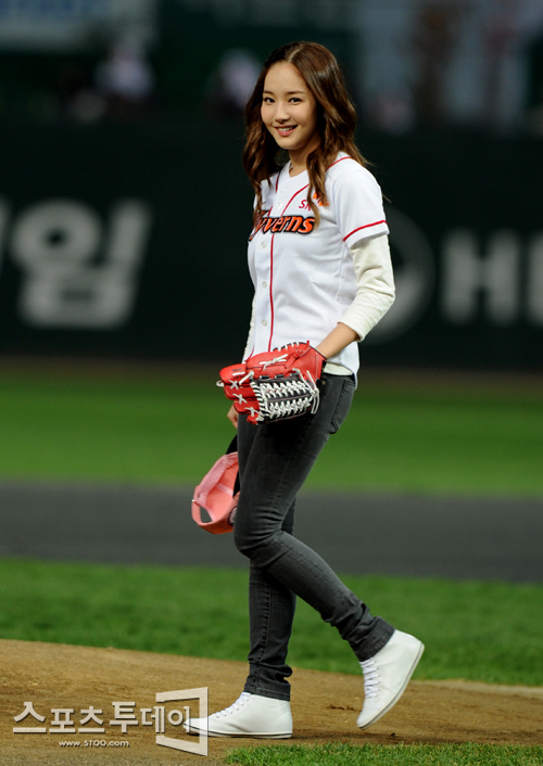 [포토] 박민영의 미소 '시구 하러 왔어요~'