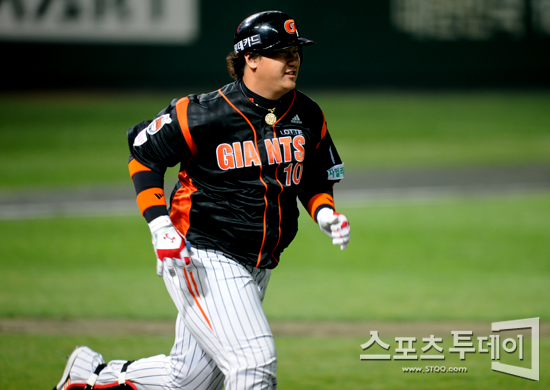 [포토] 이대호 '전력질주!'