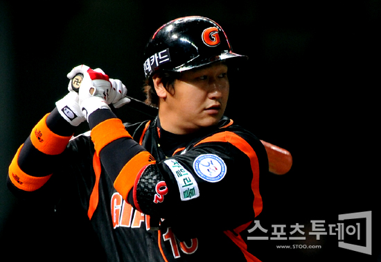 [포토] 이대호 '내가 해결해야 할 때'