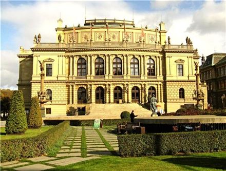 루돌피눔(Rudolfinum concert hall)전경. 루돌피눔의 메인 홀이 드보르작 홀이다.
