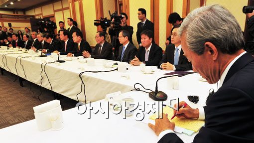 [포토] 신중한 김종훈 본부장