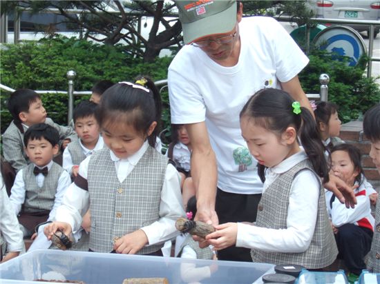 동대문구, 유치원생들 곤충 체험 활동 마련 