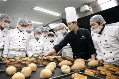 SPC그룹, 등록금 지원 '빵빵한 사랑'…알바생 10% 직원 채용