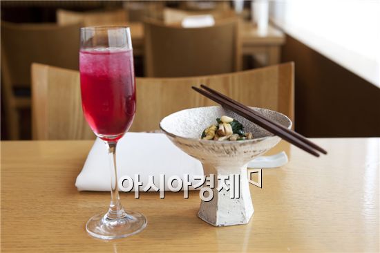 [아시아경제의 건강맛집] 서울신라호텔 아리아께의 자연송이특선