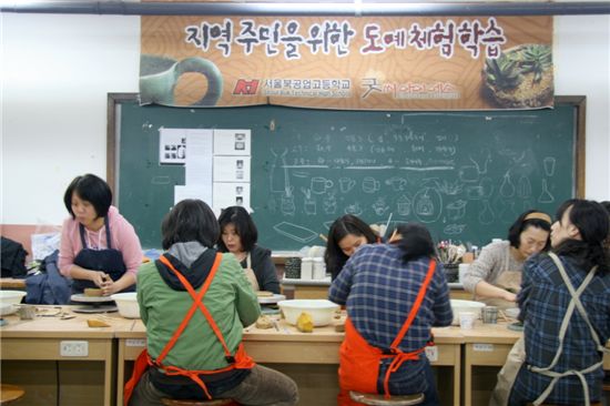 성북구, 도예체험교실 수강생 작품 전시회 열어 