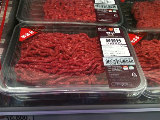 ▲홈플러스에서 판매되는 소포장 쇠고기 제품. '한우', '볶음용'이라고만 표기돼있고, 정확한 부위나 등급은 표시돼 있지 않다.