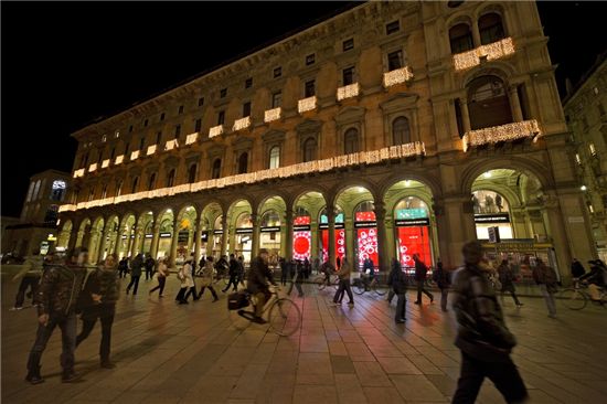 이탈리아 밀라노 두오모 아케이드의 베네통 매장