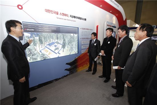 구글 '거기섯!', 오픈 플랫폼 서비스가 나가신다