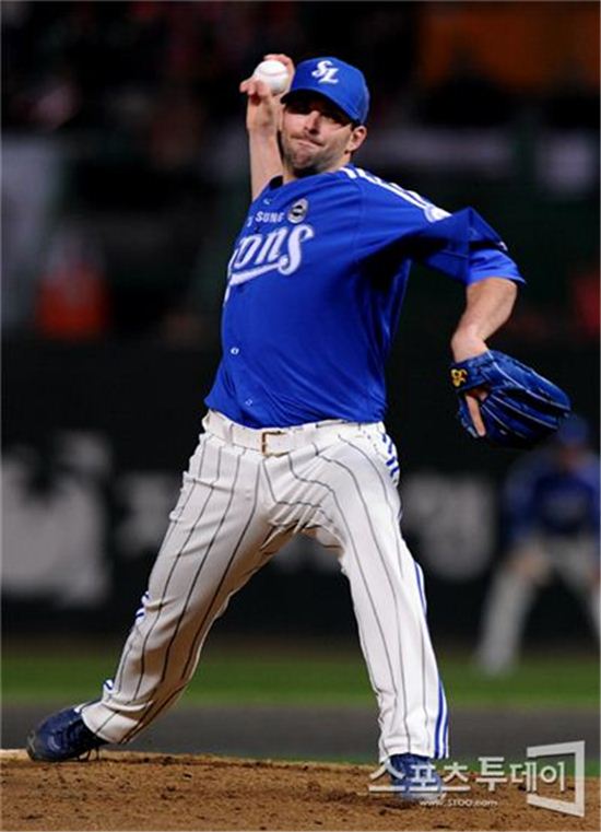 [포토] 저마노 '힘껏 던진다'