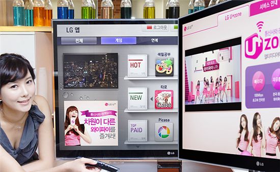 LG전자가 스마트 TV 전용 광고 플랫폼을 통한 광고 서비스를 개시한다. 사진은 앱스토어(LG 앱스 TV) 왼쪽 하단에 위치한 배너광고(왼쪽화면)를 클릭해 우측 화면과 같이 광고의 상세 내용을 보고 있는 장면. 
