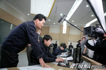 송영길 인천시장이 지난 1월 촬영한 SBS드라마 '아이리스 : 전쟁의여신' 편의 한 장면.