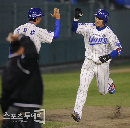 [포토] 선취점 강봉규 '좋았어~'