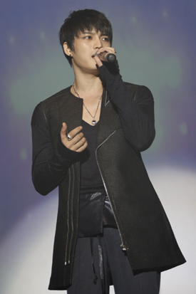 JYJ member Kim Jaejoong sings at his concert in Barcelona, Spain on October 29, 2011. [C-JeS Entertainment]