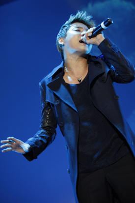 JYJ member Kim Junsu sings at his concert in Barcelona, Spain on October 29, 2011. [C-JeS Entertainment]
