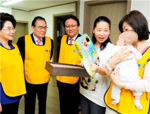 이길여 "저출산, '세살마을'로 해결합니다