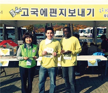 국내체류 외국인들 고향 부모님께 편지보내기 대성황