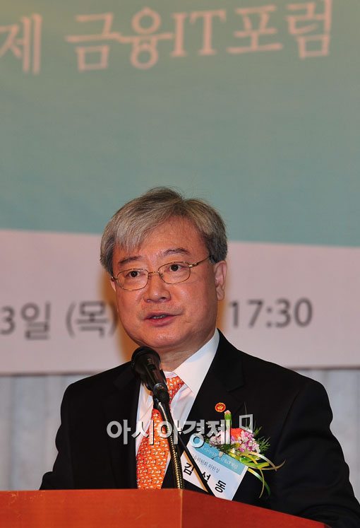 [포토] 축사하는 김석동 위원장