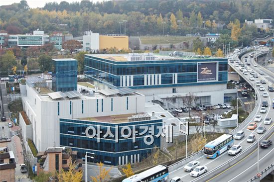 국내 최대규모 전문공연장 블루스퀘어, 4일 개관