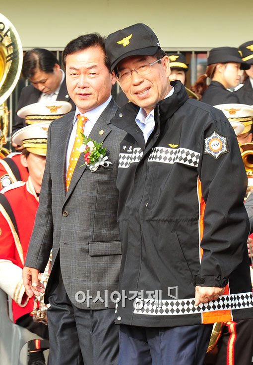 [포토] '박원순 시장, 응급대원 제복도 잘 어울리네~'