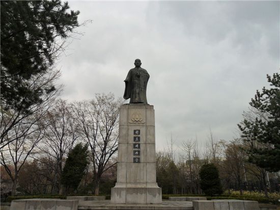 [Spouse Series]③The Special Connection Between the Statue of Lee Jun in Jangchungdan Park and Mayor Oh Se-hoon [Current Affairs Show]