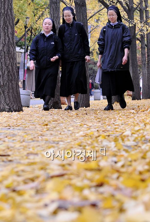 [포토] '낙엽과 수녀'