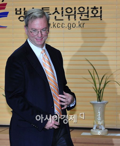 [포토] 미소 짓는 에릭 슈미트 회장