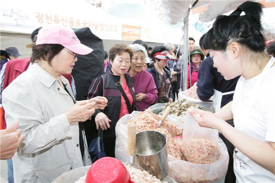 마포 새우젓축제...40만 인파 몰려