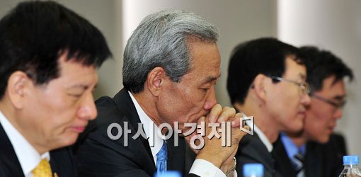 [포토] 심각한 김종훈 본부장