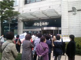 소통시장 덕?..서울시청 연일 집회로 몸살