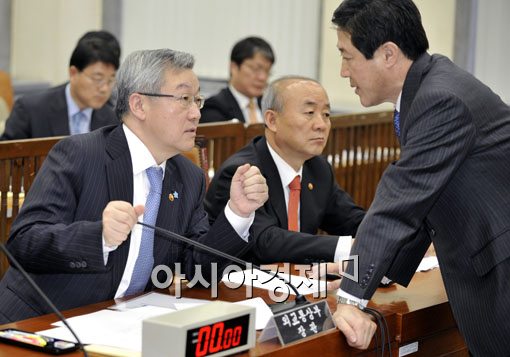 [포토] 심각한 여당과 정부