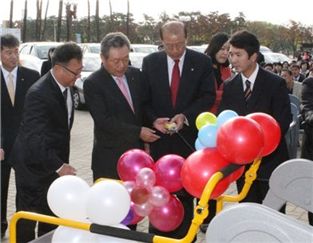 어윤대 KB금융 회장 "외국은행 인수할 때 온다"