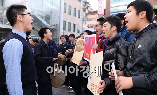 [포토] '선배님 수능 대박!'